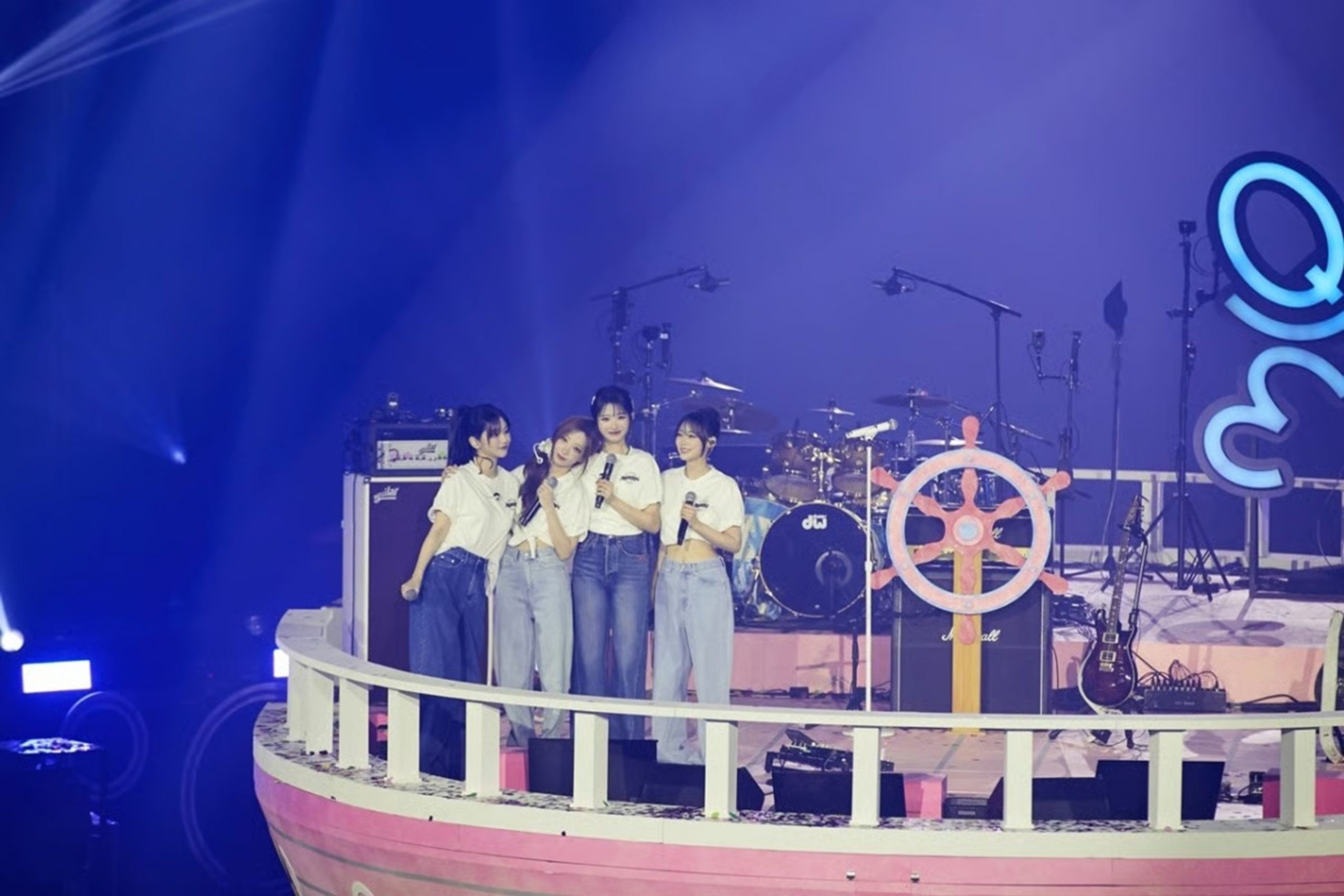 QWER、初のワールドツアー開幕 | KOREA WAVE